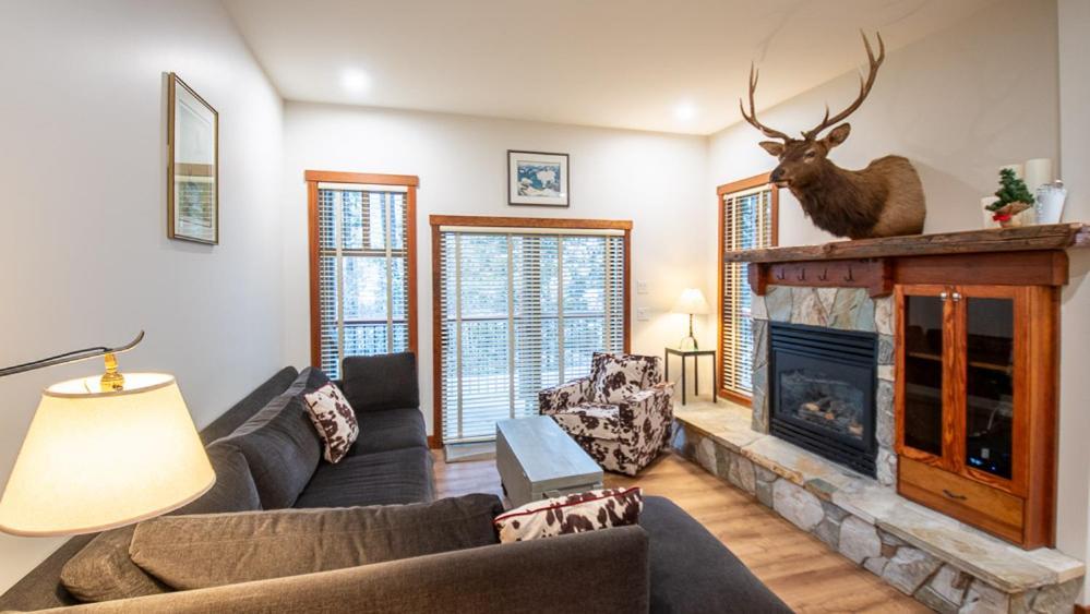 Snow Creek Lodge By Fernie Lodging Co Exterior foto